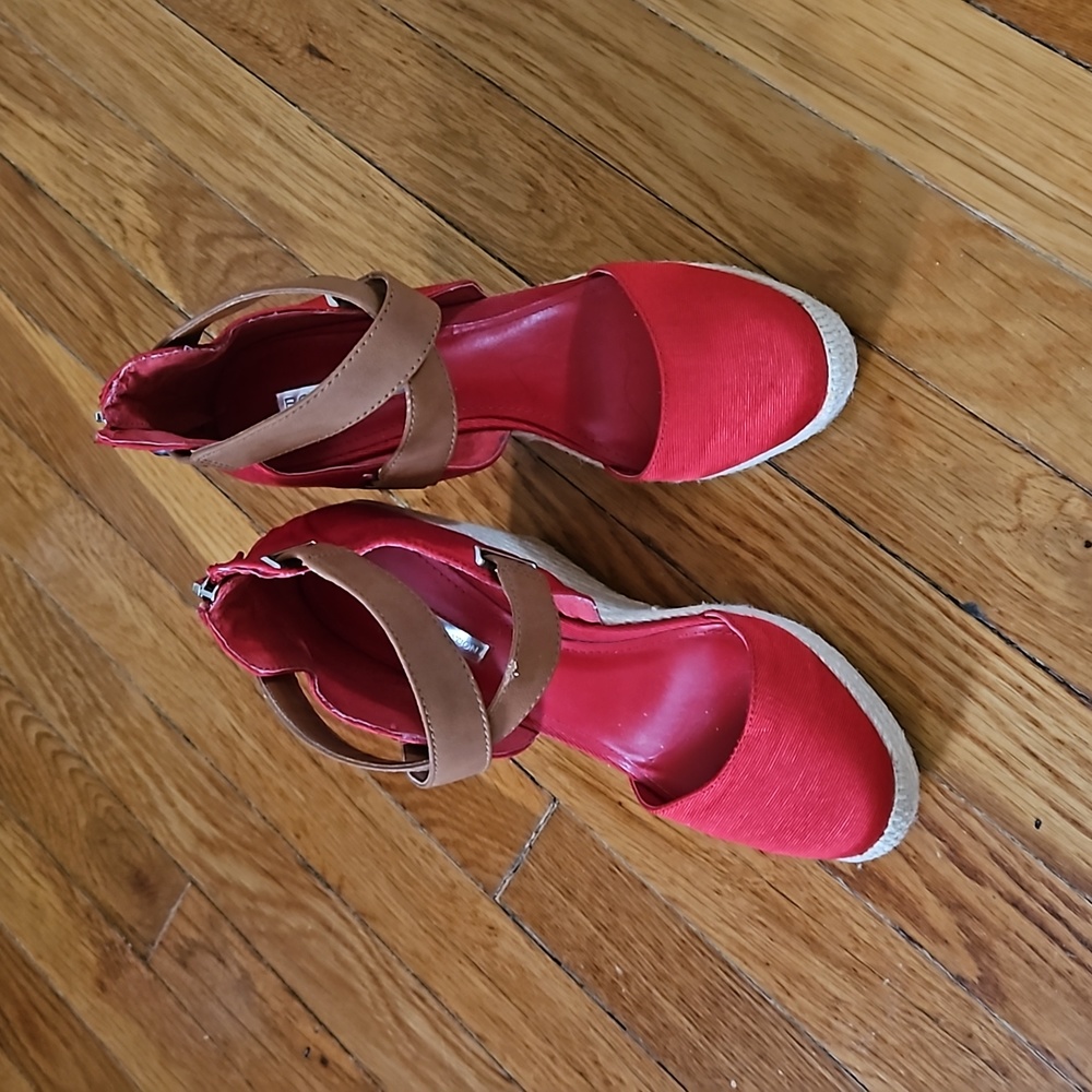 BCBG Red fabric platform shoes size 7